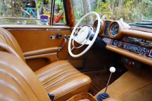 Image 2/12 of Mercedes-Benz 280 SE (1969)