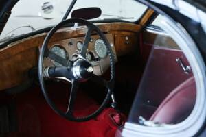 Image 13/47 de Jaguar XK 120 FHC (1954)