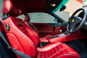 Bild 43/66 von Ferrari 550 Maranello (2000)