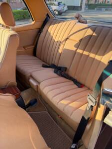 Image 25/31 of Mercedes-Benz 230 CE (1984)