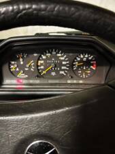Afbeelding 2/14 van Mercedes-Benz 200 E (1989)