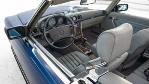 Image 16/29 of Mercedes-Benz 560 SL (1987)