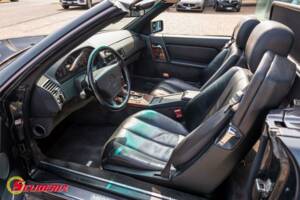 Image 12/18 of Mercedes-Benz 500 SL (1992)
