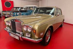 Image 4/23 of Rolls-Royce Silver Shadow I (1975)