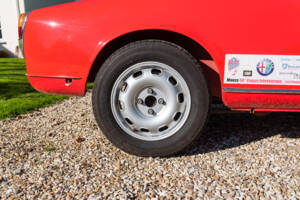 Image 49/60 of Alfa Romeo Giulia 1600 Spider (1963)