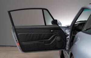 Image 16/32 de Porsche 911 Carrera 4S (1998)