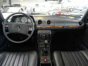 Image 39/44 of Mercedes-Benz 280 (1978)