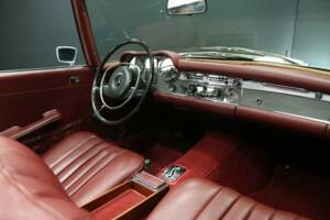 Immagine 27/50 di Mercedes-Benz 250 SL (1968)