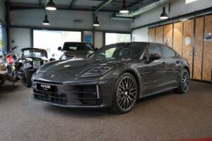 Image 1/10 of Porsche Panamera 4 E-Hybrid (2024)