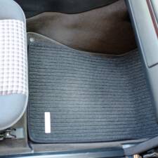 Image 85/171 of Mercedes-Benz E 220 (1994)