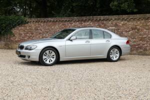 Obraz 20/50 pojazdu BMW 750i (2007)