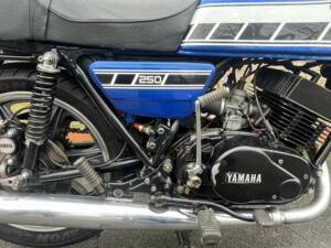 Image 4/21 of Yamaha RD 250 (1977)