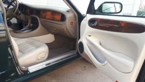 Image 5/11 of Jaguar XJ 8 4.0 Executive (1998)