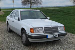 Image 14/71 of Mercedes-Benz 300 E 4-Matic (1990)