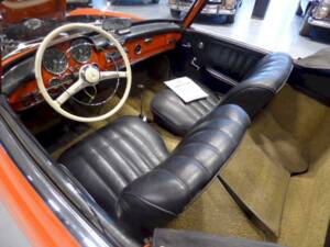 Image 15/33 of Mercedes-Benz 190 SL (1961)