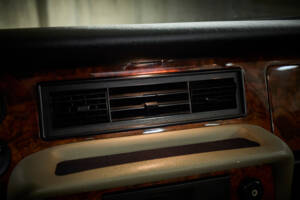 Image 54/97 of Daimler Double Six (1994)