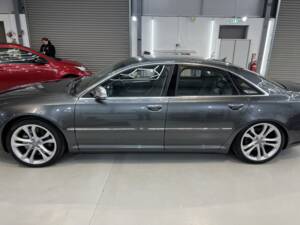 Bild 23/24 von Audi S8 V10 (2009)