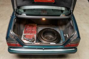 Image 33/40 de Mercedes-Benz E 220 (1995)