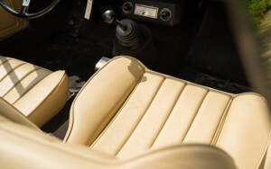 Image 44/77 of Alfa Romeo 2600 Spider (1963)