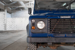 Image 13/86 de Land Rover Defender 110 Td5 (1999)