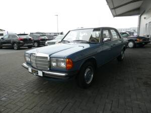 Bild 3/21 von Mercedes-Benz 200 D (1983)