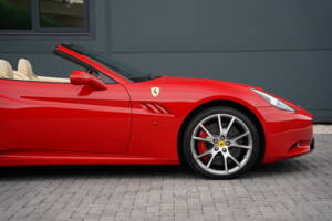 Image 10/50 of Ferrari California (2010)