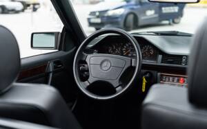 Image 21/45 of Mercedes-Benz E 220 (1995)