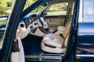 Image 12/24 of Bentley Arnage Red Label (2000)