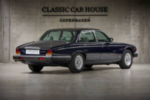 Image 4/97 of Daimler Double Six (1994)