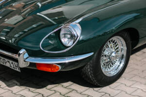 Image 6/63 of Jaguar E-Type (1969)