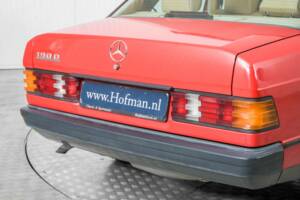 Obraz 27/50 pojazdu Mercedes-Benz 190 D (1986)