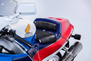 Bild 46/48 von Honda DUMMY (1988)