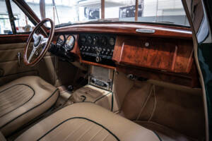 Image 14/32 of Jaguar Mk II 3.4 (1967)