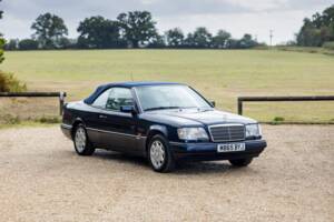 Bild 29/46 von Mercedes-Benz E 320 (1994)
