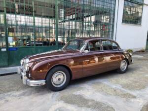 Image 1/42 of Jaguar Mk II 2.4 (1964)