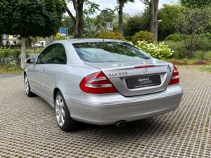 Bild 4/33 von Mercedes-Benz CLK 320 (2002)
