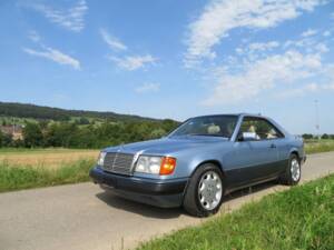 Bild 2/12 von Mercedes-Benz 300 CE (1990)