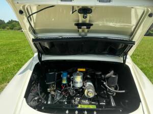Image 22/44 of Porsche 912 (1968)
