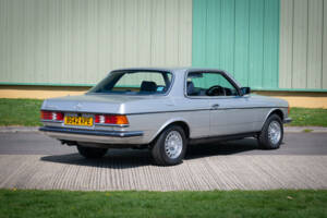 Bild 5/28 von Mercedes-Benz 230 CE (1984)