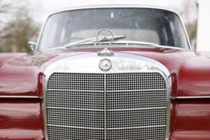 Image 10/50 of Mercedes-Benz 220 (1967)