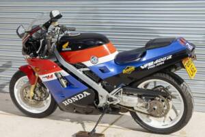 Bild 23/47 von Honda VFR 400 R (1988)