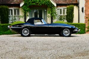 Afbeelding 2/8 van Jaguar E-Type (1968)