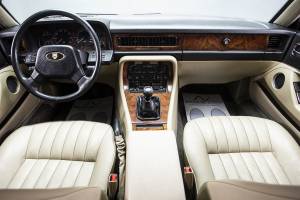 Afbeelding 12/33 van Jaguar XJ 40 3.2 (1991)