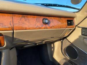 Image 26/30 of Jaguar XJS 5.3 V12 (1992)