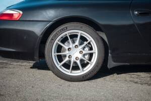 Image 43/50 of Porsche 911 Carrera 4 (2001)