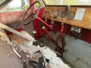 Image 17/23 of American LaFrance 600 Series Fire Truck (1946)