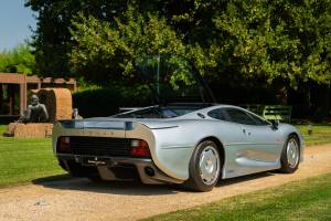 Image 6/50 of Jaguar XJ 220 (1993)
