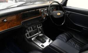 Image 4/26 of Jaguar XJ 6 C 4.2 (1976)