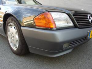 Image 33/96 of Mercedes-Benz 300 SL (1992)