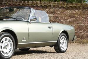 Image 18/50 of Peugeot 504 Convertible (1981)